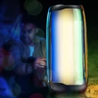 Kép 6/8 - WK Design hordozható vezeték nélküli Bluetooth 5.0 hangszóró, RGB, 2000mAh, fekete (D31-black)