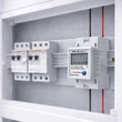 Obraz 4/6 - Qoltec Jednofázový elektronický merač spotreby energie pre DIN lištu | RESET | periodický a trvalý počítadlo | 230V | 60A | LCD | LED | 2P
